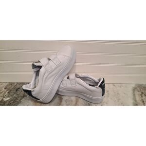 GOATS Kids White Platform Sneakers W/Two-Strap Velcro Size 2.5 NWT